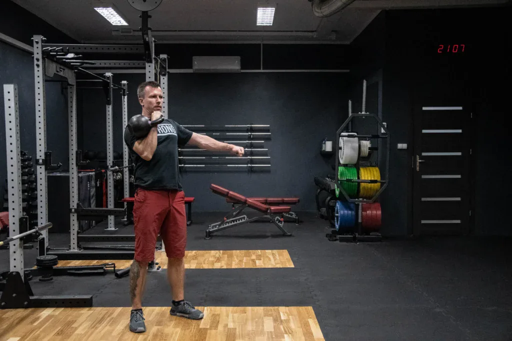pozycja początkowa kettlebell press
