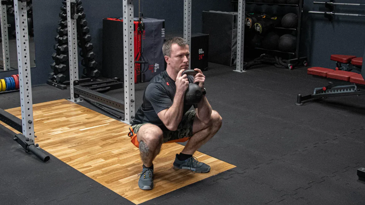 goblet squat z kettlebell