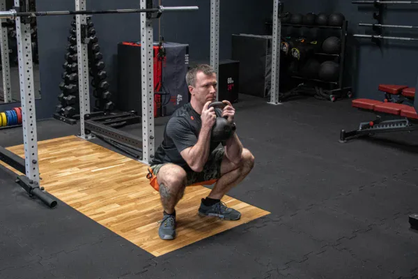 goblet squat z kettlebell