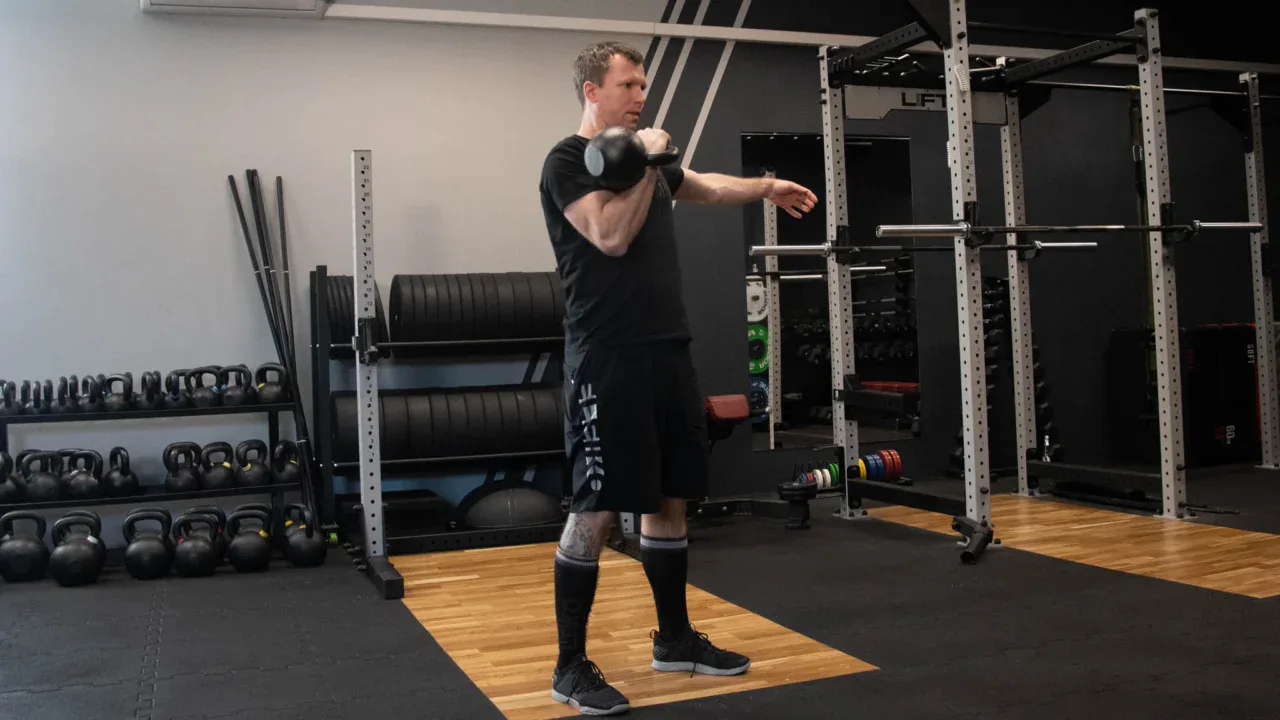 zarzut z kettlebell
